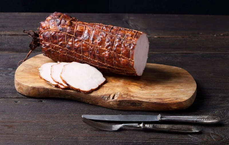 Tradycyjne wędzone wędliny