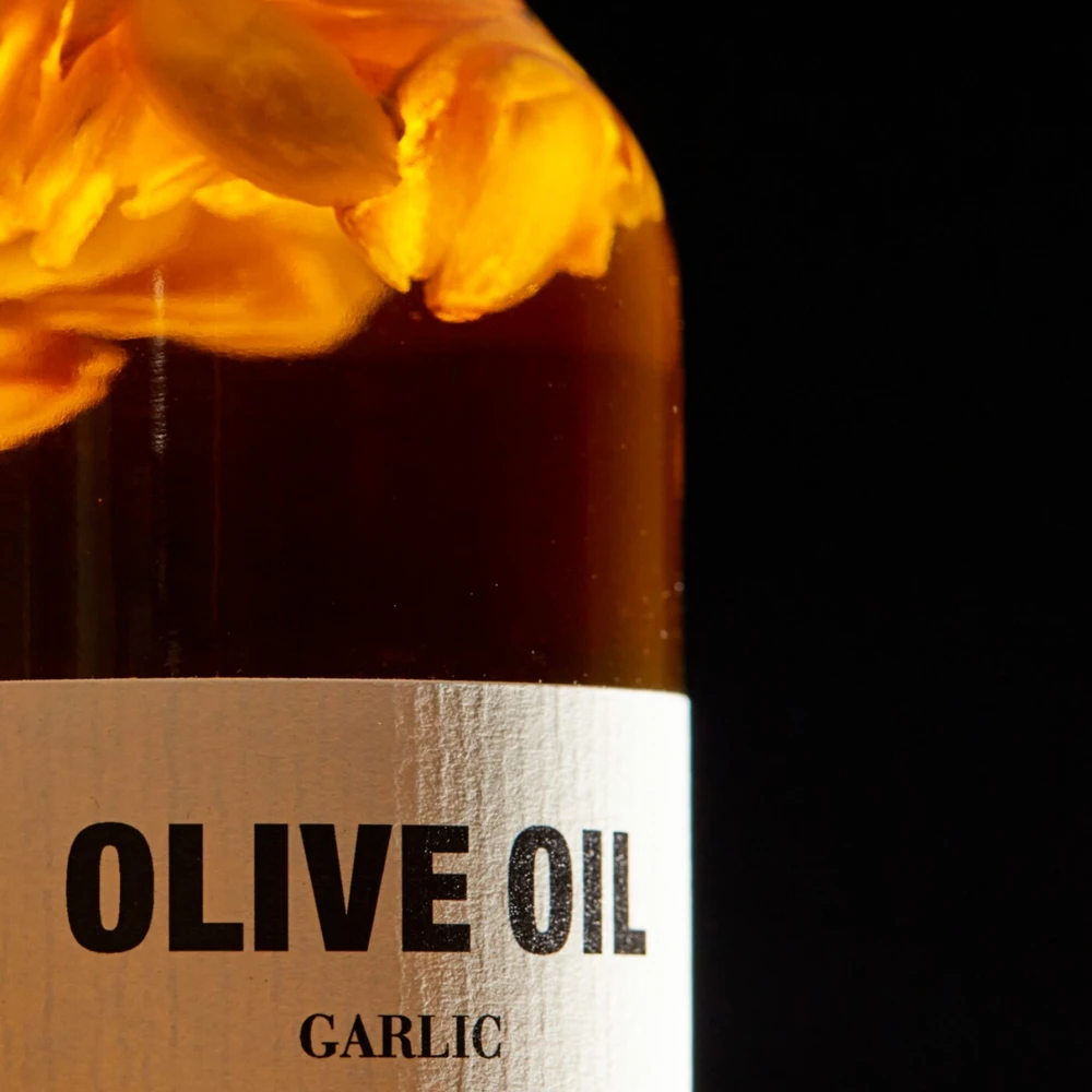 Oliwa z oliwek z czosnkiem, Nicolas Vahé