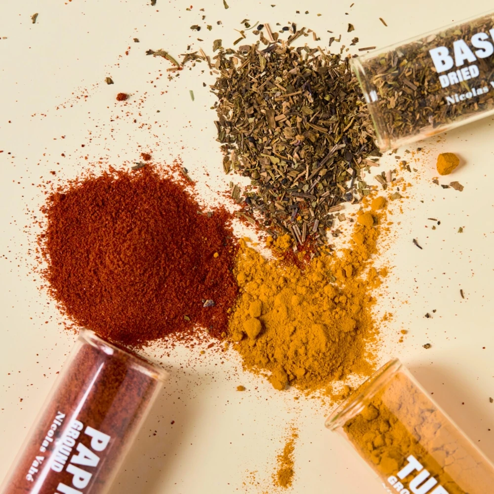Przyprawy, bazylia, papryka chili, kurkuma, Nicolas Vahé