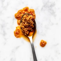 Czosnek z chilli, Nicolas Vahé