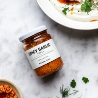 Czosnek z chilli, Nicolas Vahé