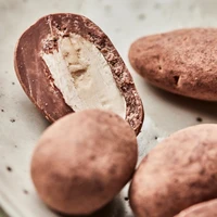 Migdały pokryte czekoladą i kakao, Nicolas Vahé