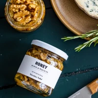 Miód akacjowy z orzechami, Nicolas Vahé