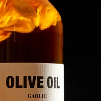 Oliwa z oliwek z czosnkiem, Nicolas Vahé