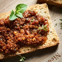 Pesto arrabbiata, Nicolas Vahé