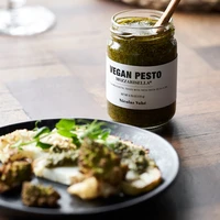 Pesto wegańskie mozzarisella, Nicolas Vahé