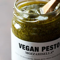 Pesto wegańskie mozzarisella, Nicolas Vahé