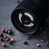 Pieprz czarny i różowy, Nicolas Vahé