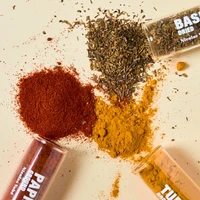 Przyprawy, bazylia, papryka chili, kurkuma, Nicolas Vahé