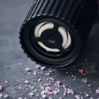 Sól, czerwone wino i liście laurowe, Nicolas Vahé